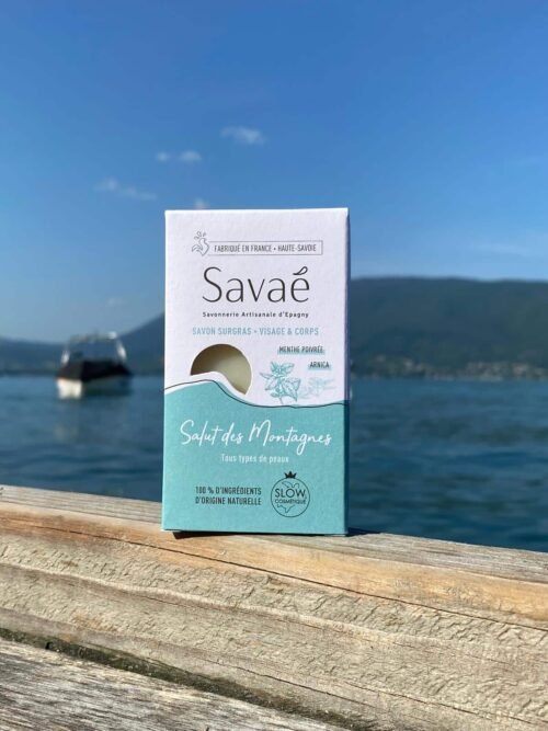 Savon Savaé devant lac d'Annecy Savon Salut des montagnes pris en photo devant le lac à Veyrier du lac